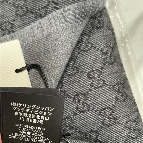 GUCCI GG GREY PATTERN REVERSIBLE FRINGE SCARF - Picture 8 of 16